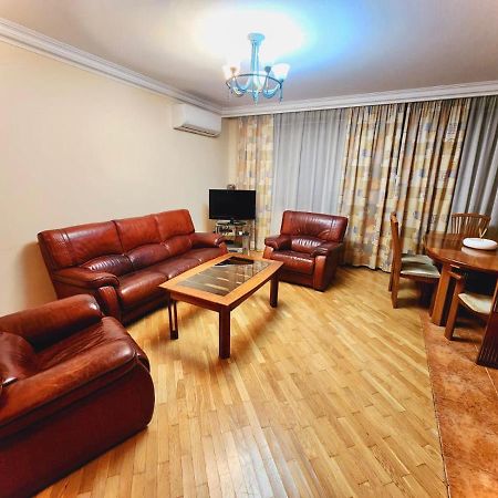 Family Spacious 3 Bedroom Apartment In The Middle Of City Center, Next To North Avenue Yerevan Exterior photo