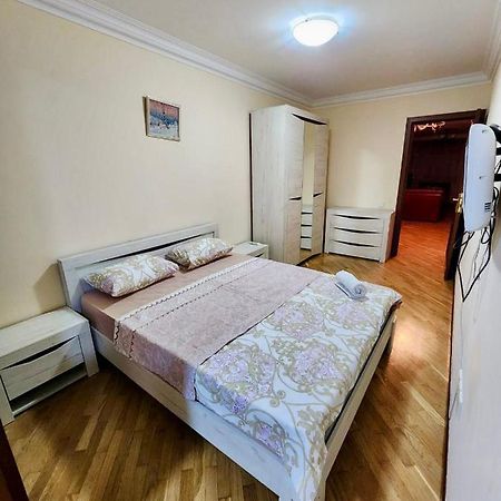 Family Spacious 3 Bedroom Apartment In The Middle Of City Center, Next To North Avenue Yerevan Exterior photo