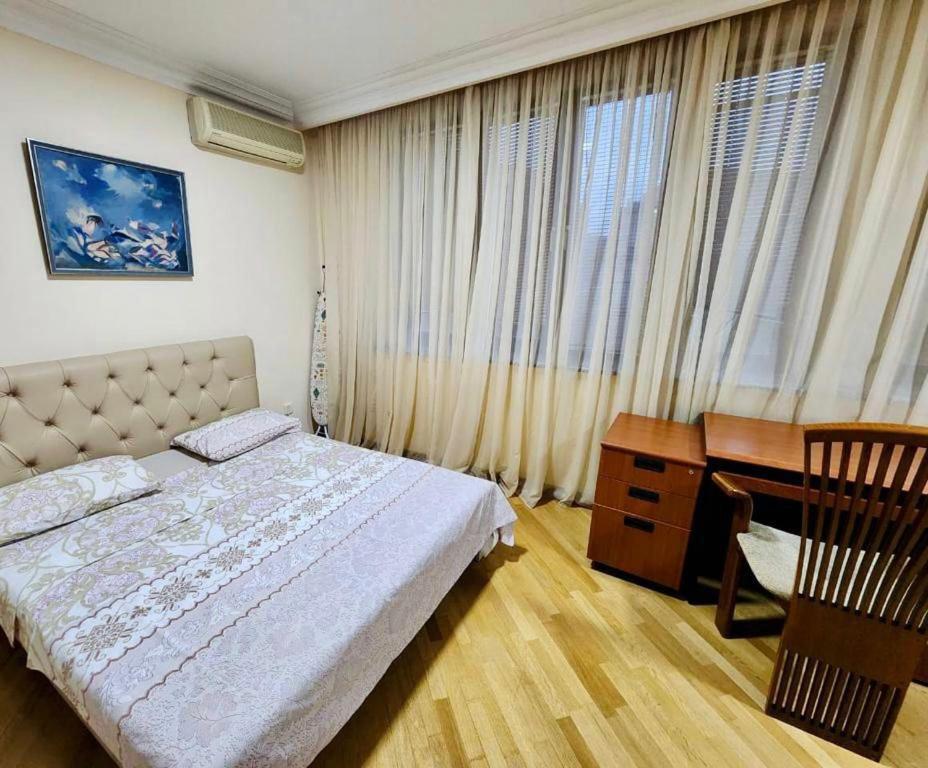 Family Spacious 3 Bedroom Apartment In The Middle Of City Center, Next To North Avenue Yerevan Exterior photo