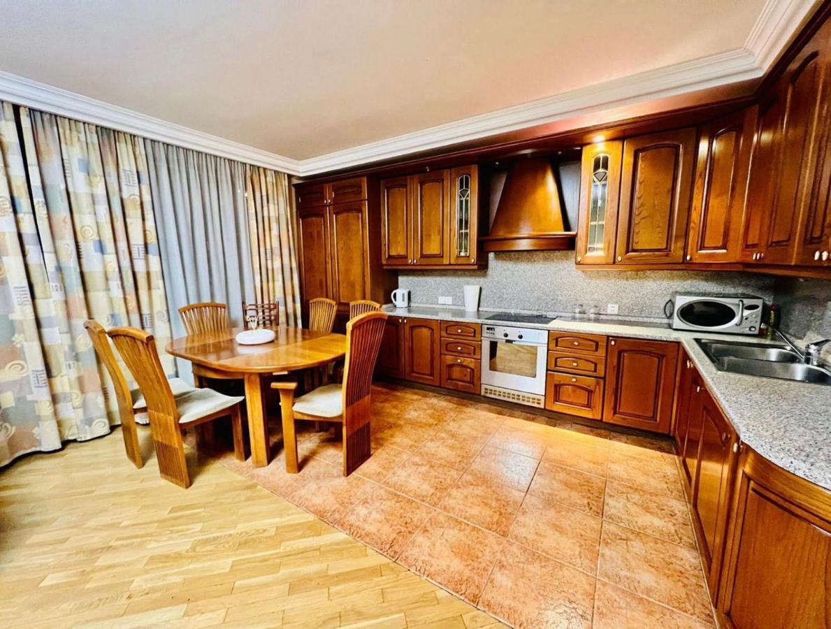 Family Spacious 3 Bedroom Apartment In The Middle Of City Center, Next To North Avenue Yerevan Exterior photo